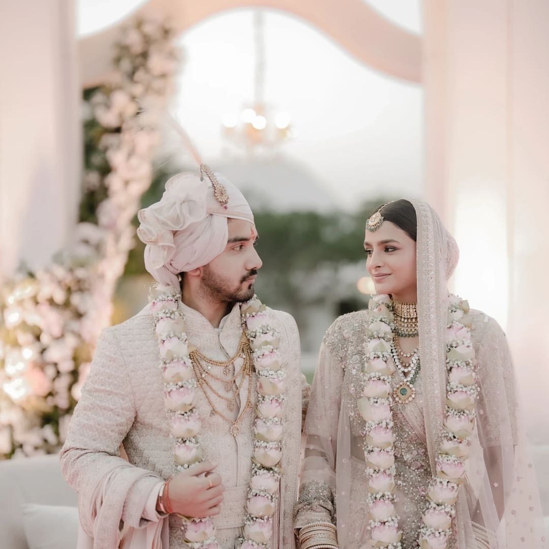 Couple in garlands